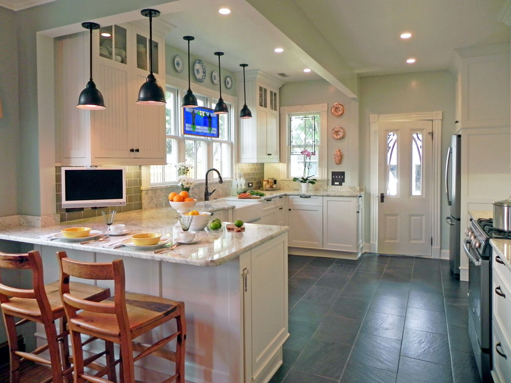 CHESAPEAKE AVENUE Tina Colebrook Kitchens   EastportKitchenLandscapeView 